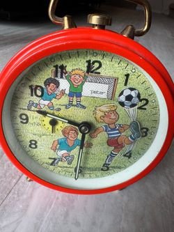 Clock (VINTAGE) Soccer Animated wind-up with Alarm