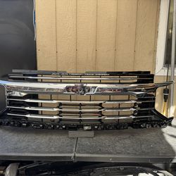 2025 2026 CHEVROLET TAHOE SUBURBAN FRONT GRILLE OEM USED