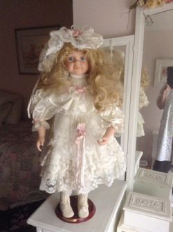 Doll (beautiful Victorian style. porcelain ). Original owner. Adult owned