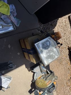 2010 jeep commander right headlight housing with wire harness
