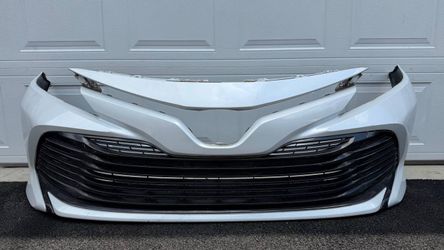 WHITE PERL 2018 2019 2020 TOYOTA CAMRY LE XLE FRONT BUMPER
