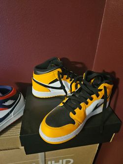 Nike Air Jordan Mid Taxi size 4.5