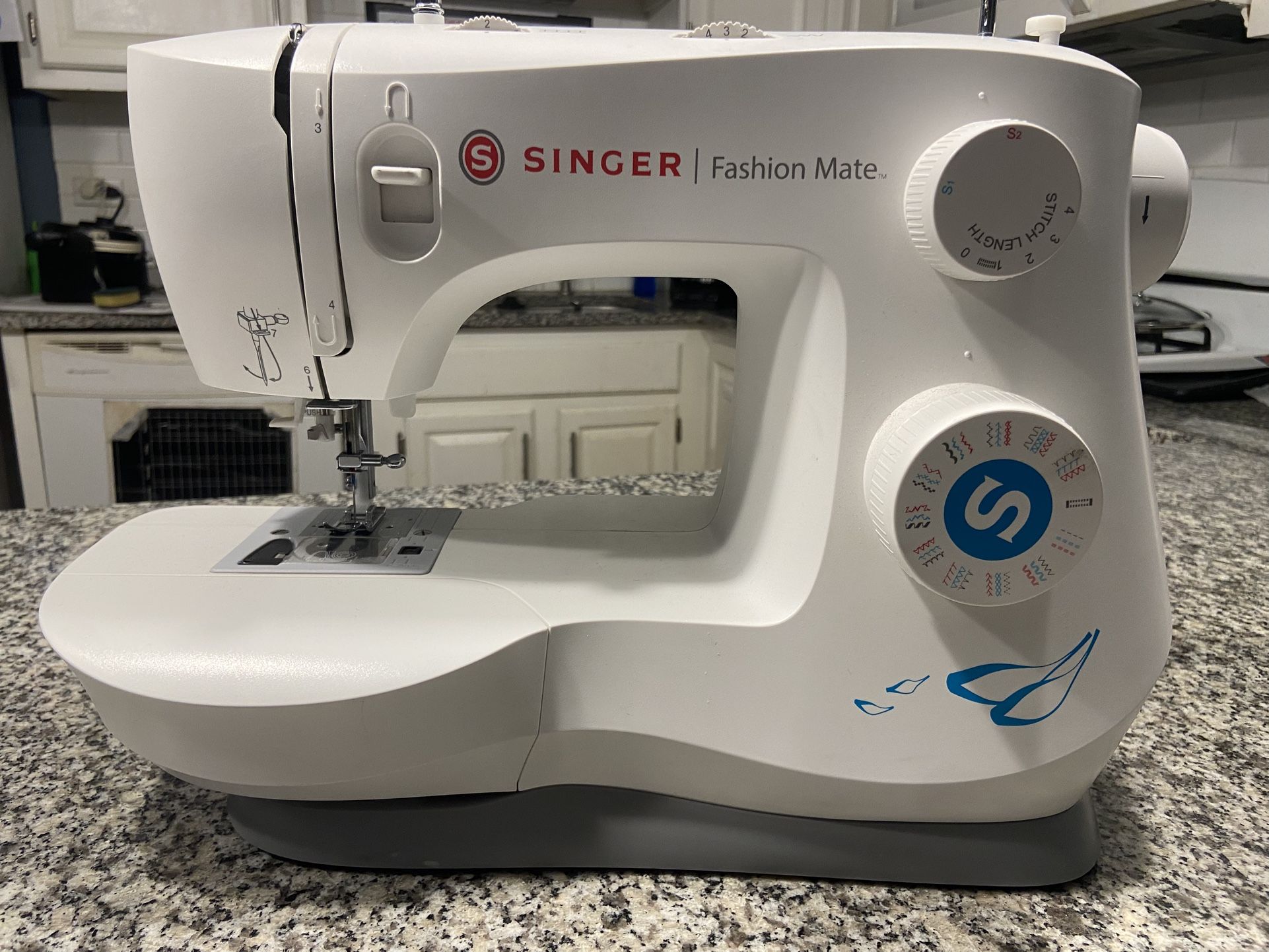 Singer Fashion Mate Sewing Machine