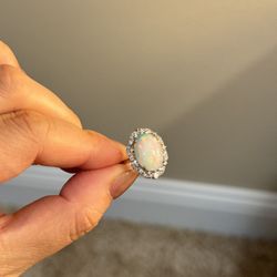 New in box: Australia Opal (white) with 925 silver ring
