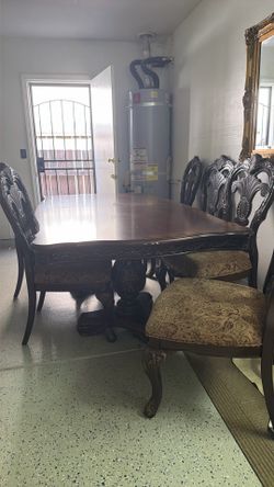 Table with 6 chers