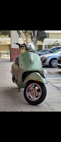 Vespa gtv 300.  Like new  2017