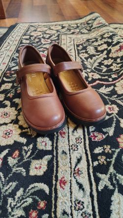 Women's Brown Mary Janes 5.5
