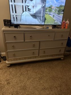 Head Board Two Nightstands And Dresser