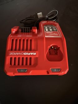 Milwaukee M12 and M18 12-Volt/18-Volt Lithium-Ion Multi-Voltage Rapid Battery Charger