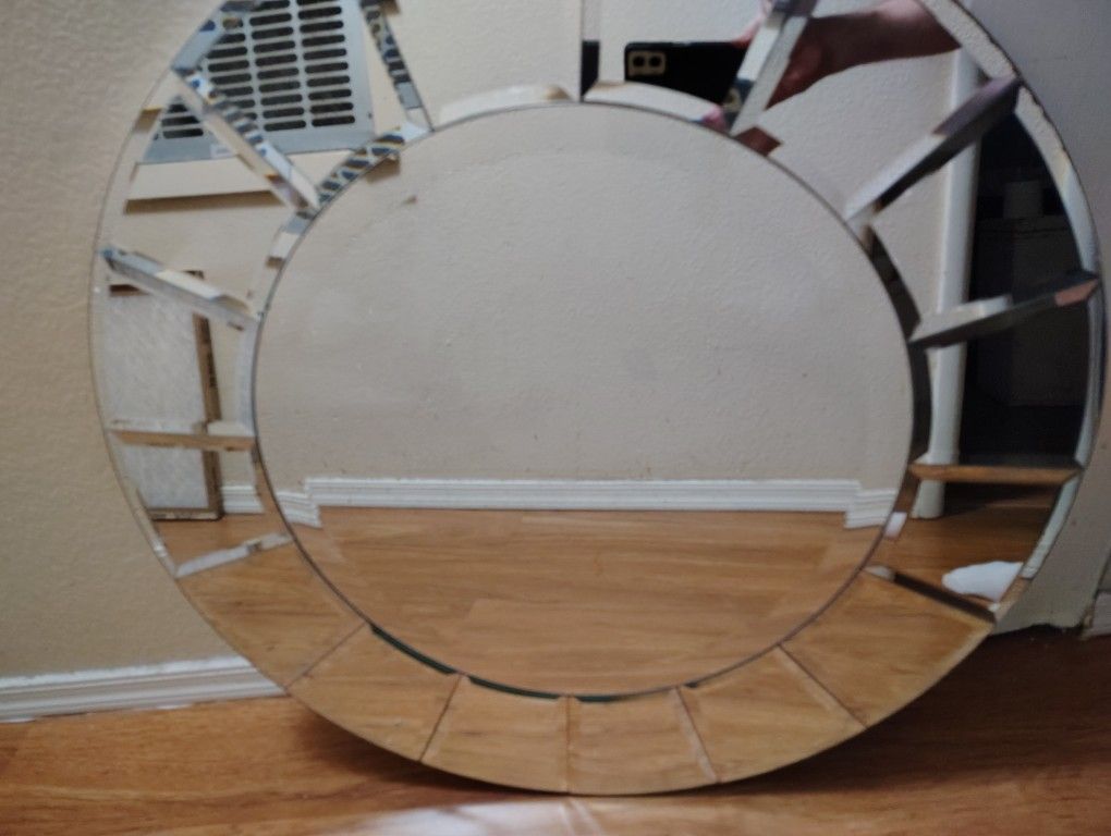 30" Round Wall Mirror