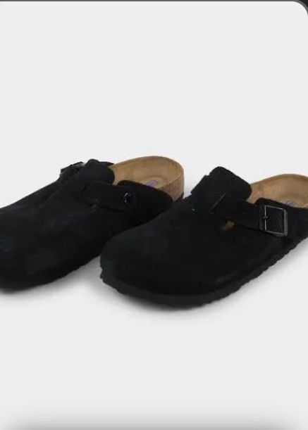 Black Birkenstock’s