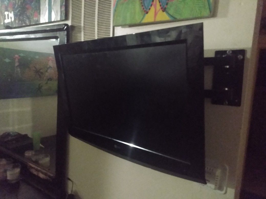 Lg TV with wall mount works great!