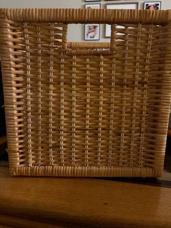 2 wicker cubes