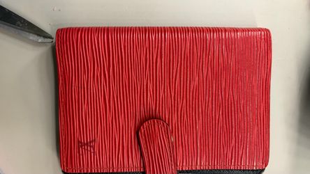 LV wallet agenda