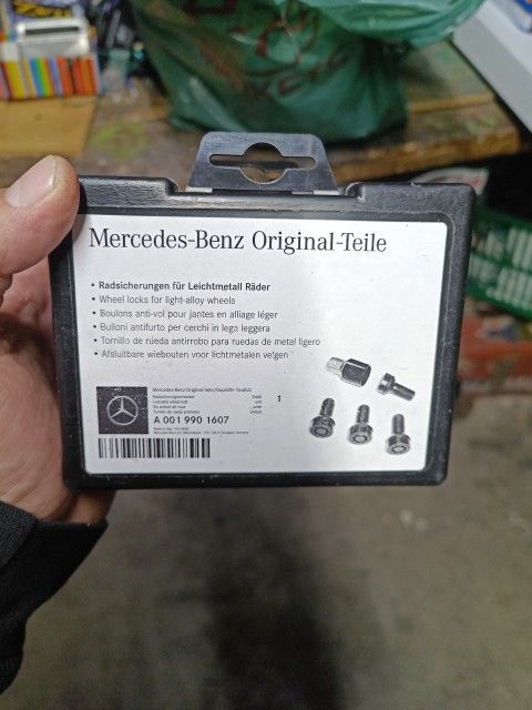 Mercedes Benz Wheel Lock Key And Studs