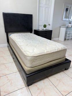 BEAUTIFUL TWIN SIZE BED FRAME WITH MATTRESS