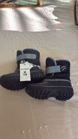 Snow boots