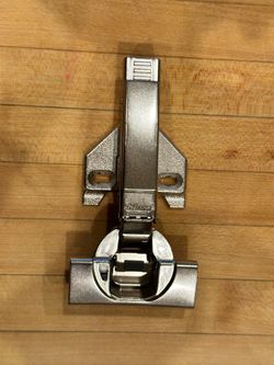 Cabinet Hardware (Pulls & Soft Close Hinges)