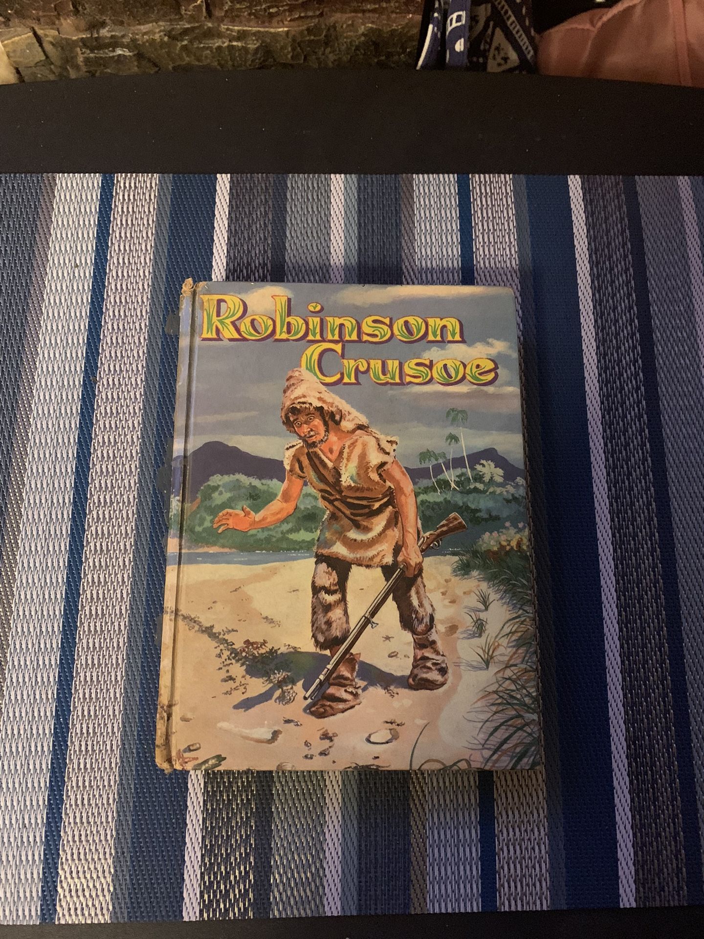 Robinson Crusoe Book