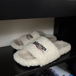 white balinciaga fur slides