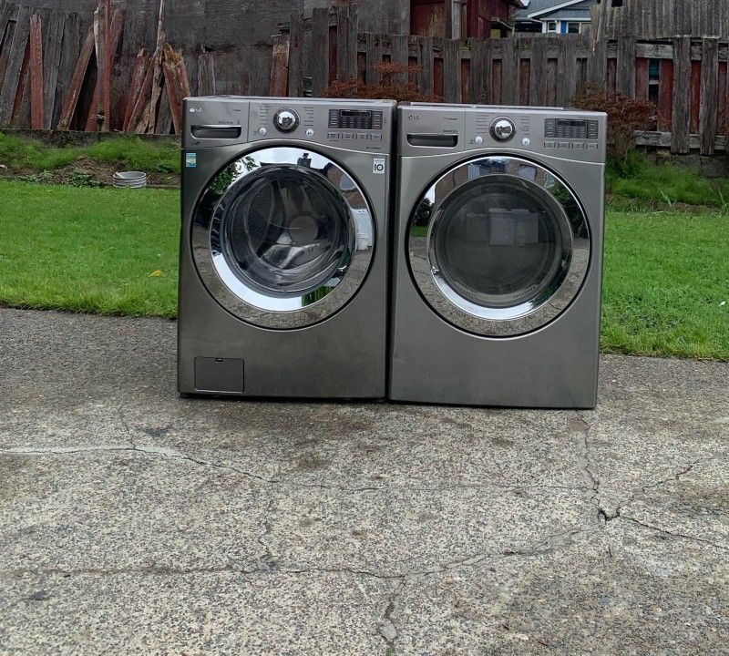 LG WASHER AND DRYER SET. 