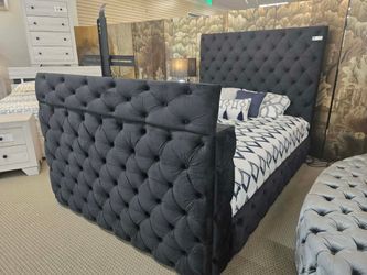 New Queen Velvet Black Bed ✨️🍦