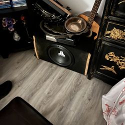 JL Audio 10/12 With Amp 