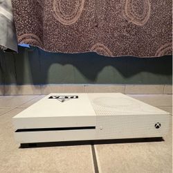 Xbox One S With 2 Controllers 