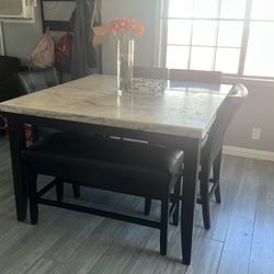 Dining table set