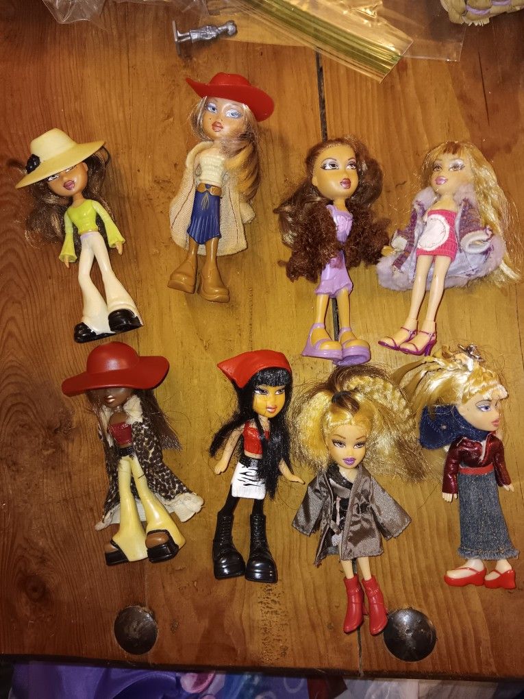 8 Lil Bratz Dolls