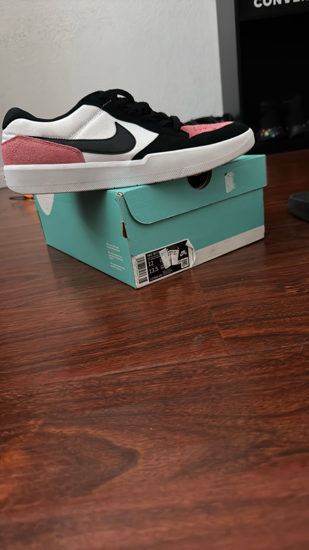 Size 11 shoe barely even warm good quality Nikes going for 65 bucks