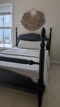 Full size Bed - Beautiful Federalist  Wood Bed
