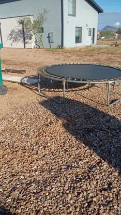 Round Trampoline with Metal Frame