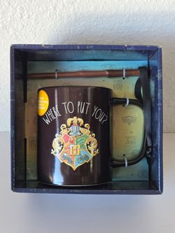 Rae Dunn /Harry Potter Hufflepuff Color Changing  Ceramic Mug  With Wand Set