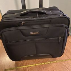 Samsonite Carry On Luggage (black)