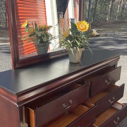 Quality Solid Wood Long Dresser With Big Mirror. Drawers Sliding Smoothly Great Conditipn