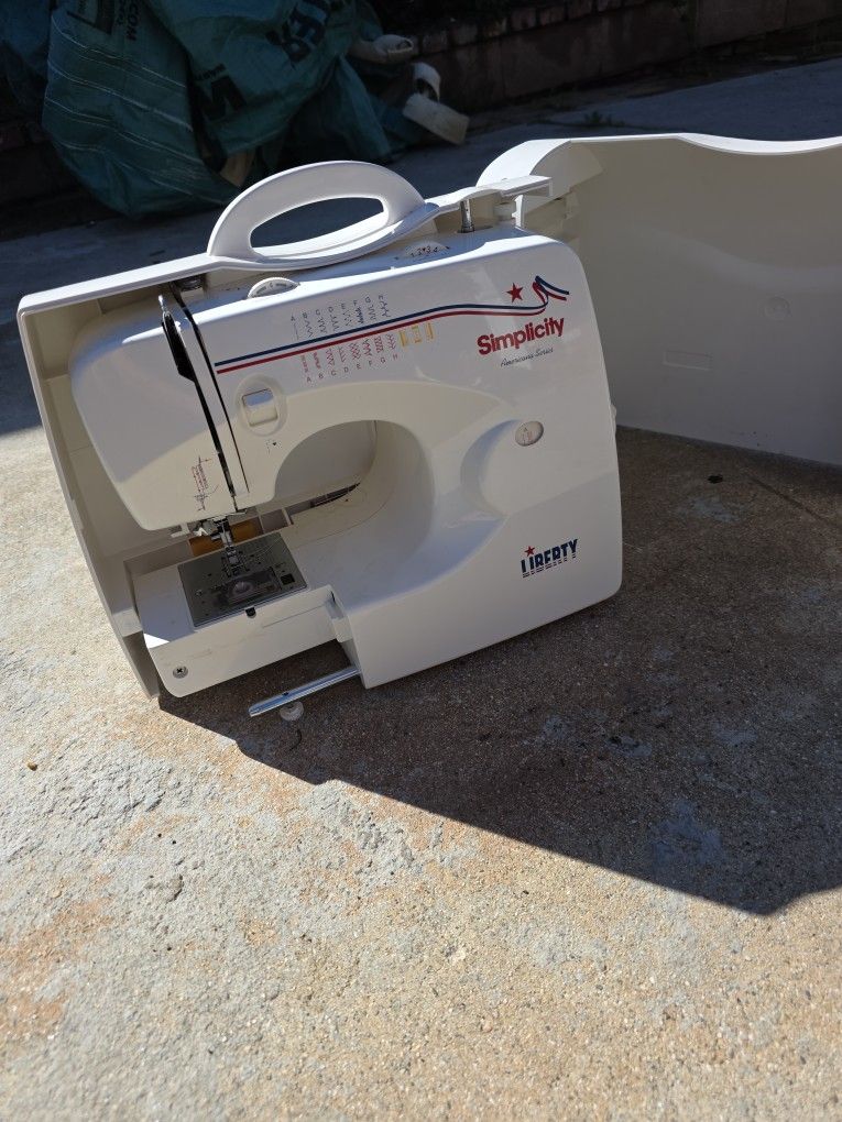 Simplicity Liberty sewing machine