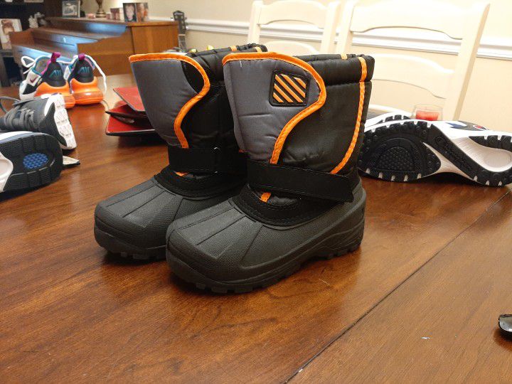 Boys Snow Boots. Size 1