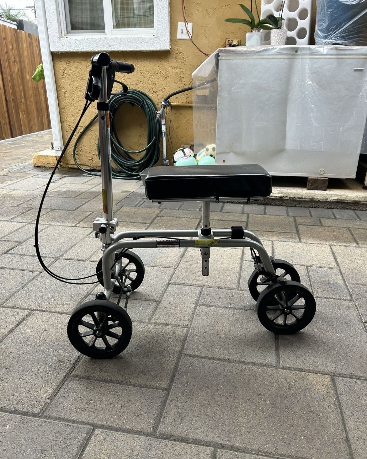 MOBILITY / KNEE SCOOTER
