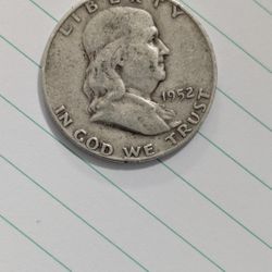 1952 Franklin Half Dollar Coin 🪙

Vintage US half dollar featuring Benjamin Franklin.

✔ Dated 1952 – classic collectible coin  
✔ 90% silver content