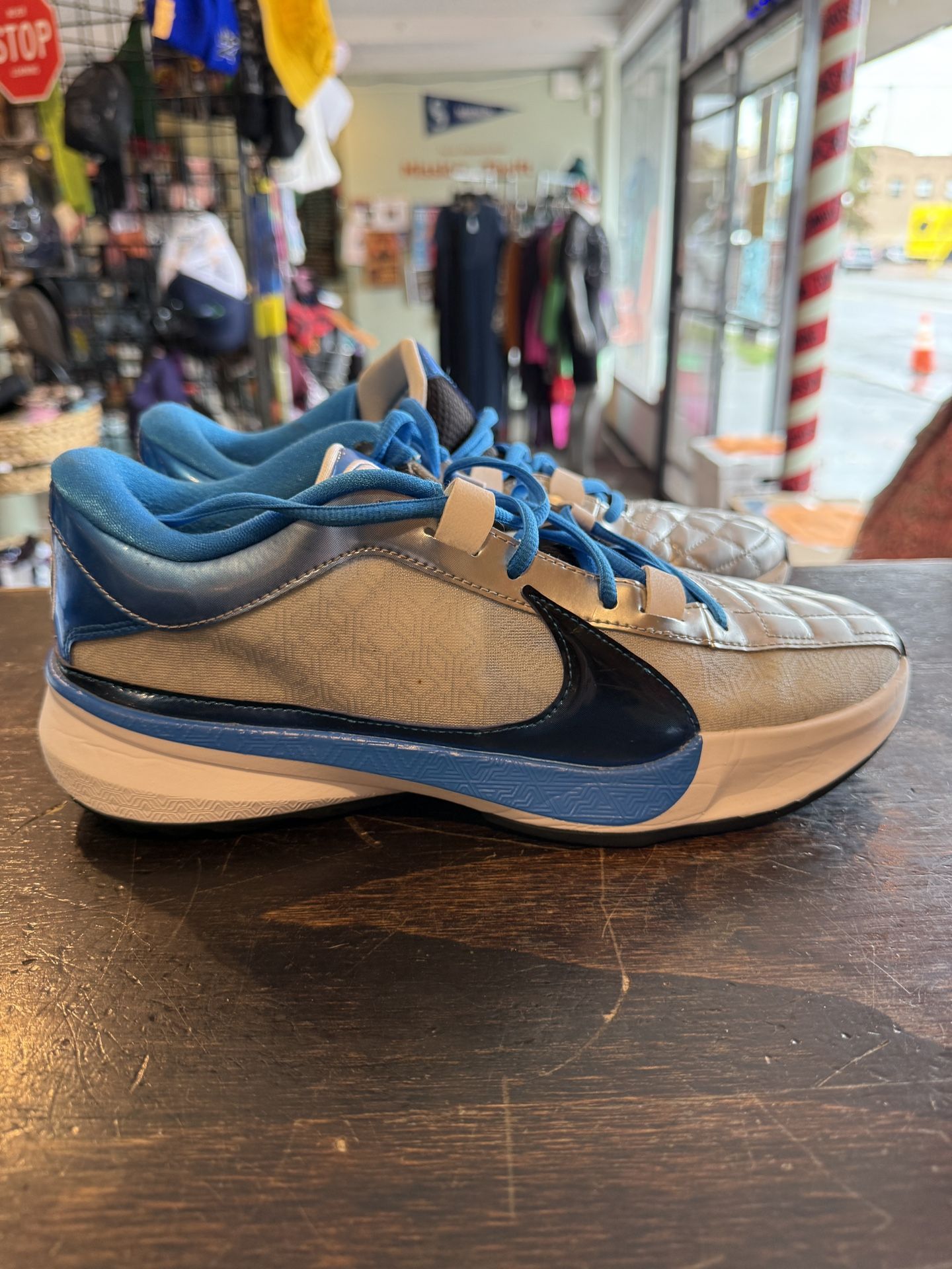 Nike Zoom Freak 5 Basketball Shoes Womens Size 9