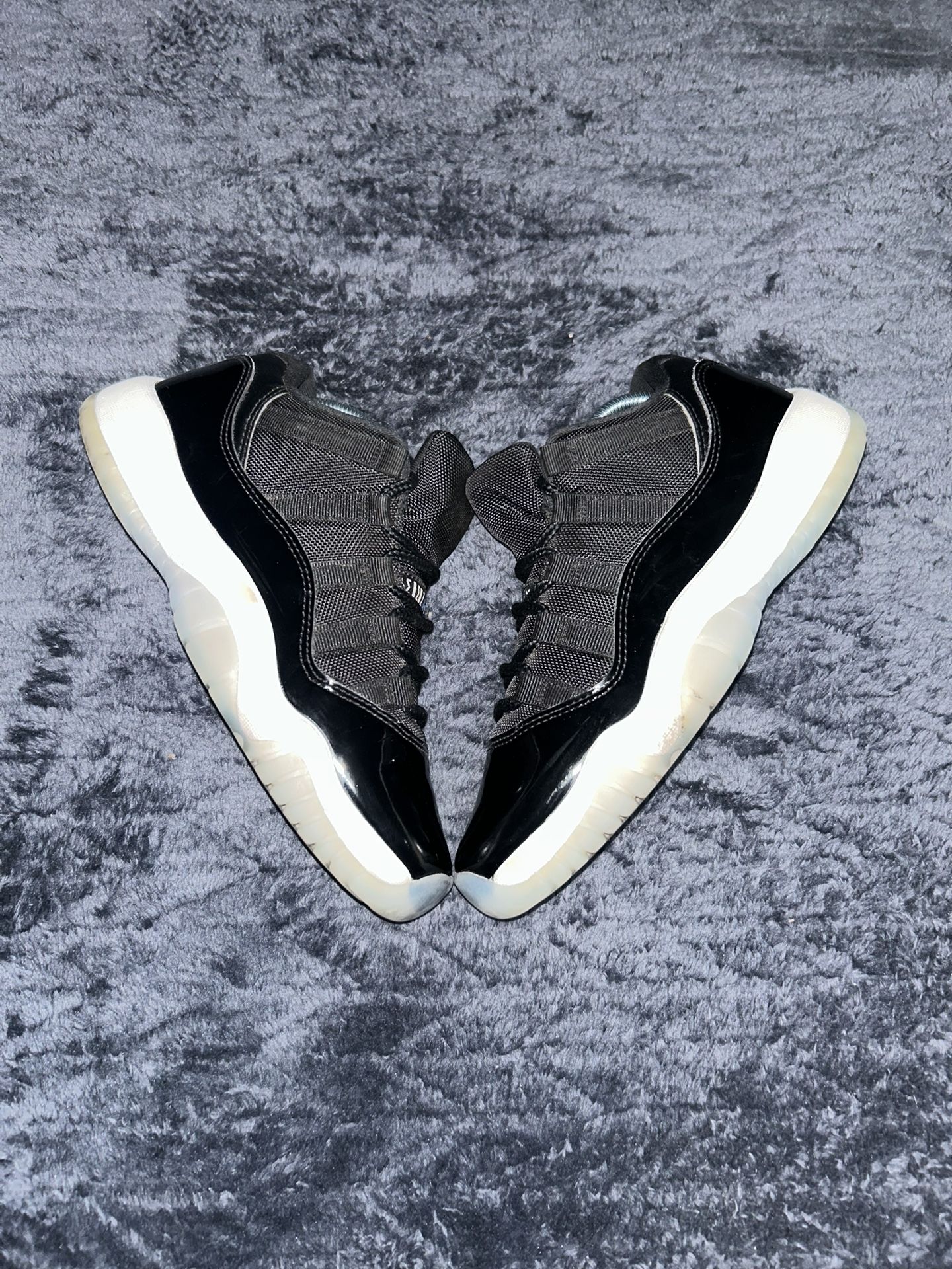 Jordan 11 Low Space Jam Size 6
