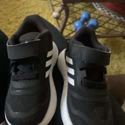 New Little Kids Adidas Shoes Size 5