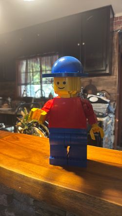 Up-scaled Lego minifigure set 40649