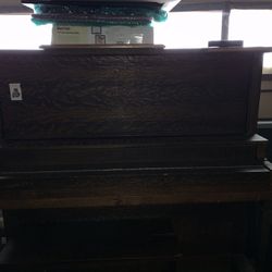 Upright piano