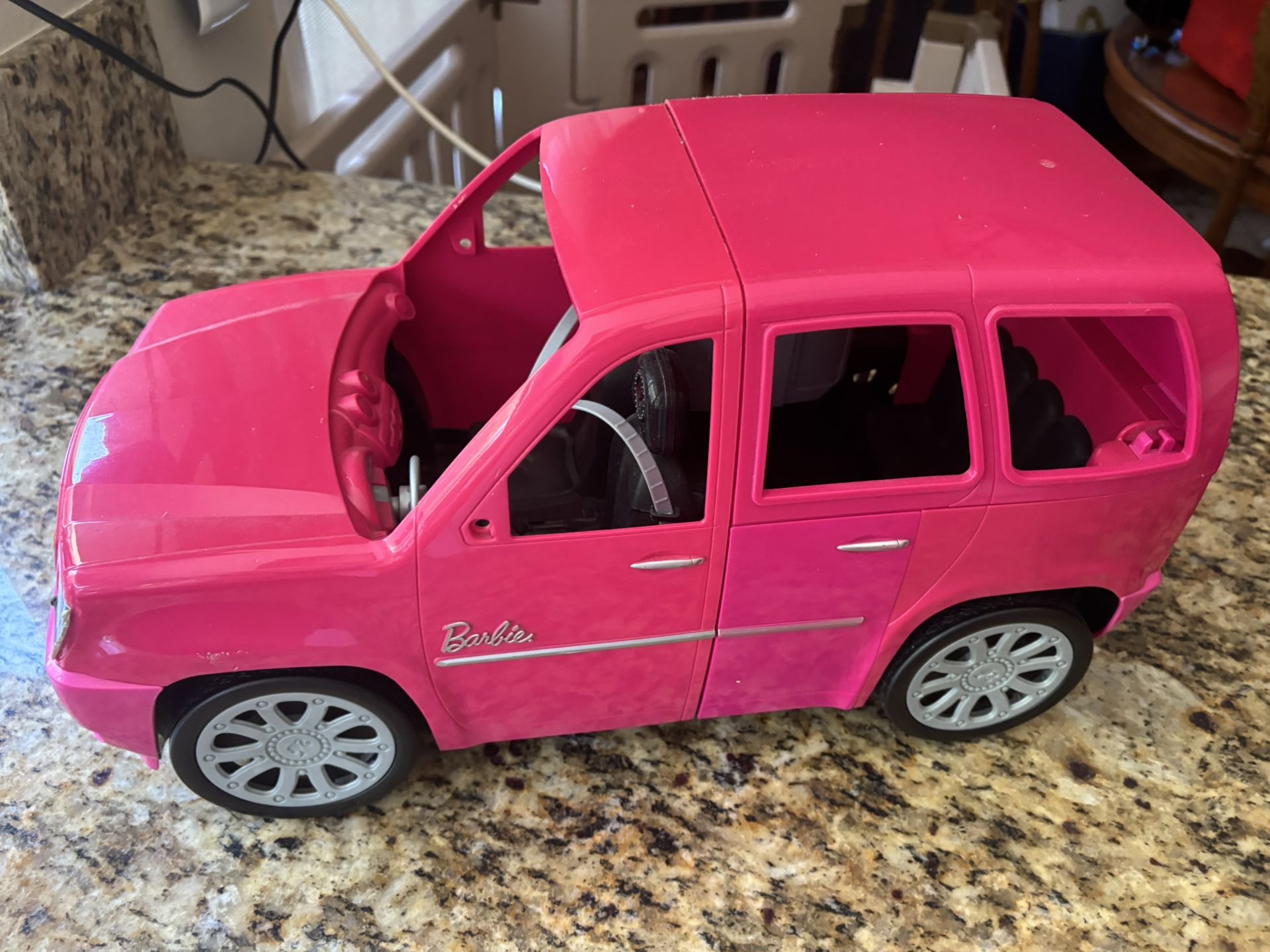 2010 Mattel Barbie Doll Rock 'n Royals Limo Expanding 18" - 24" Long Pink