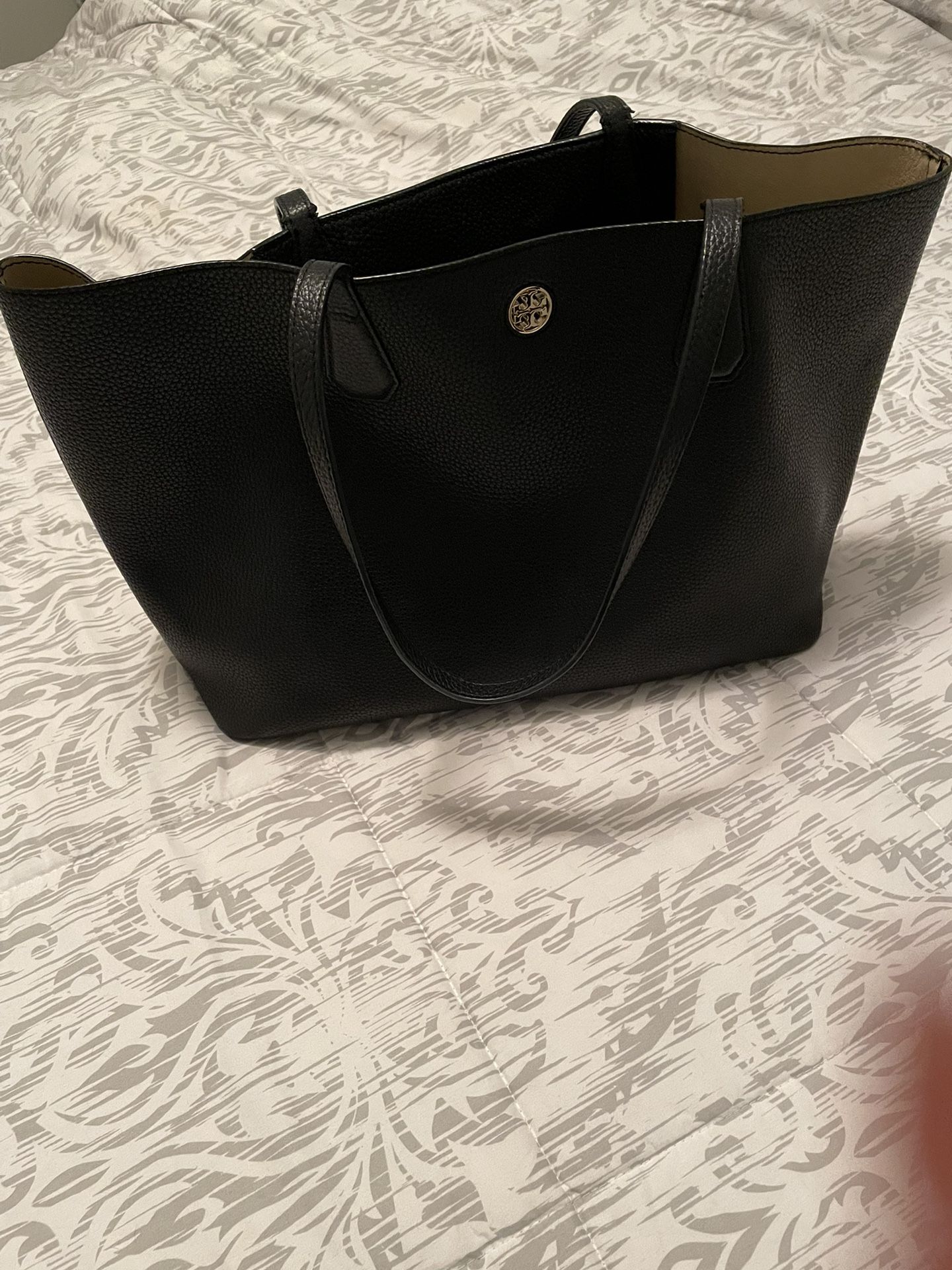 Tory Burch Perry Brody Tote Bag for Sale in Orlando, FL - OfferUp