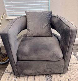 Kennedy Performance Velvet Swivel Accent Chair. Brand : TOV Furniture