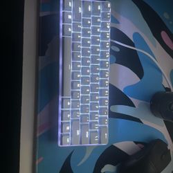 Razer Huntsman Mini Mercury 60% with Clicky-Purple Switch