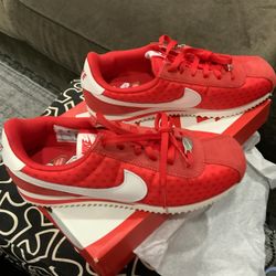 Nike GS Cortez Shoes Size 7 Youth Valentine’s Day 4.5 Youth  Red Hearts New